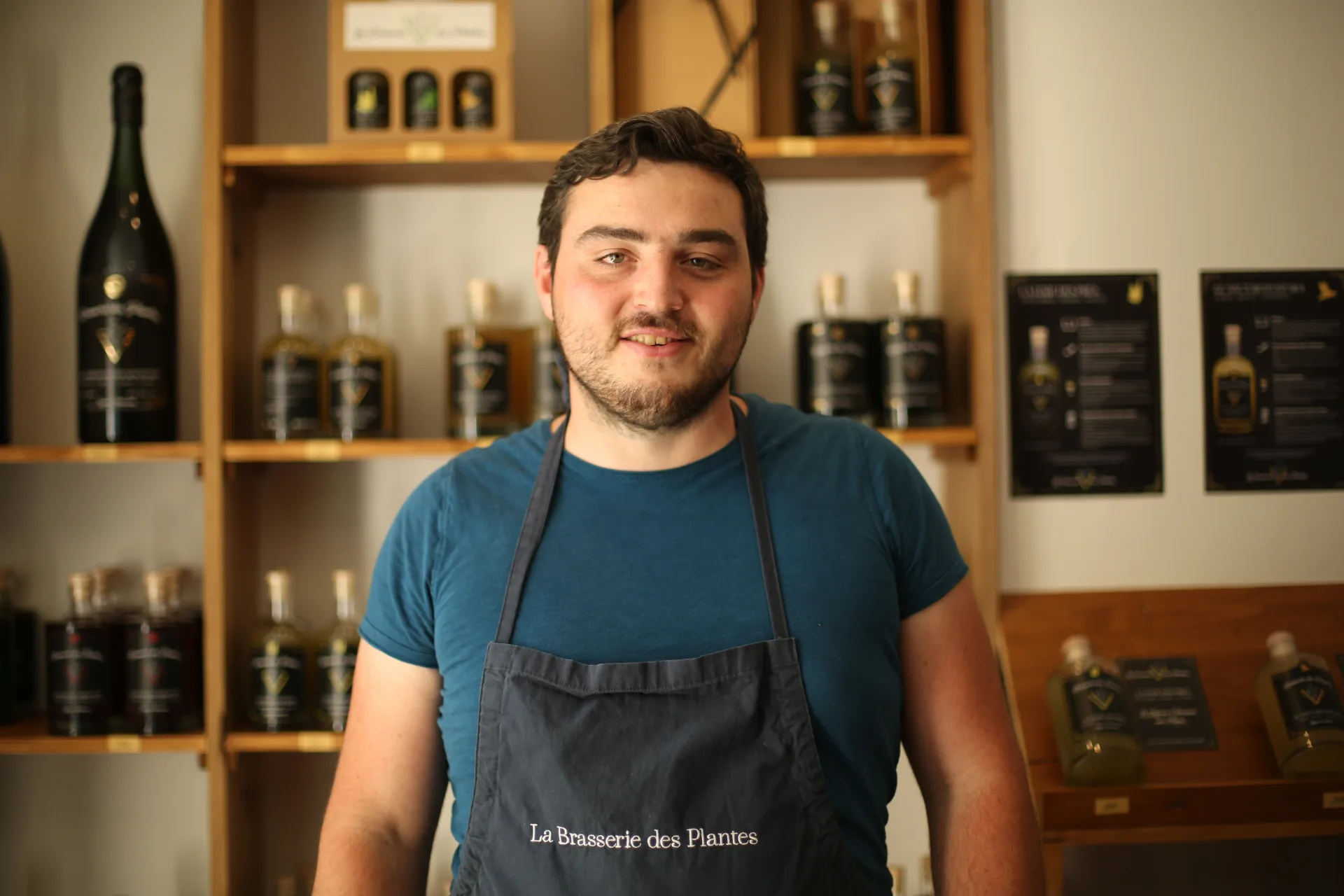 Étienne, artisan liquoriste de la Brasserie des Plantes