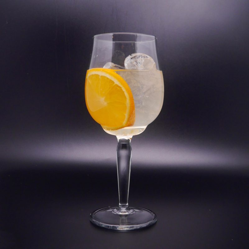 Le Spritz Efflorescent, notre cocktail-signature de l'été — Nectar d'Ostara, Prosecco, orange.