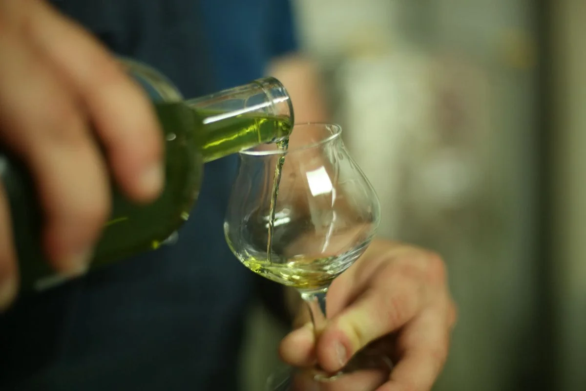 Service à la dégustation — L'Alchimie Végétale dans un verre tulipe